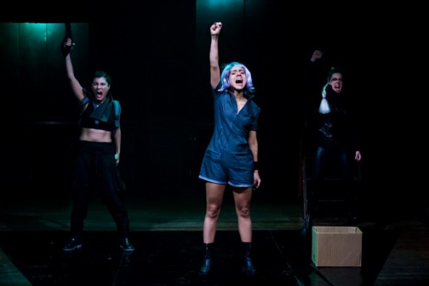 mujer-bonita-la-que-lucha-700×467